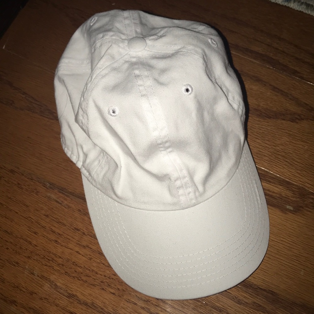 Brandy Melville White rose hat🌹